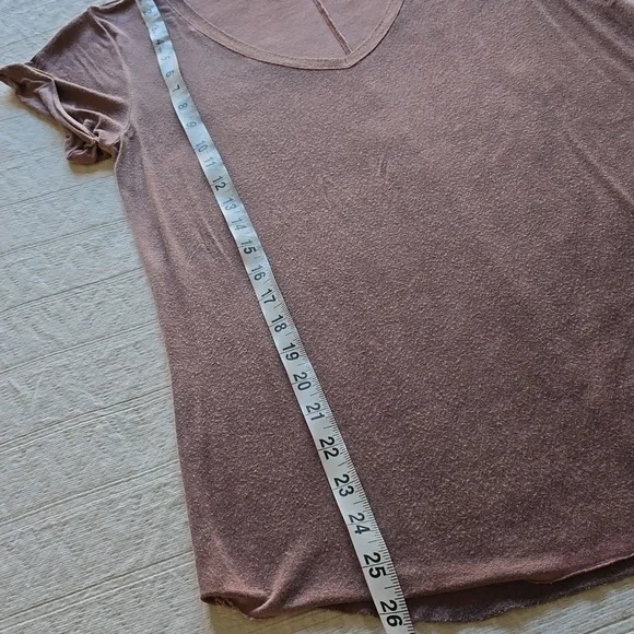 PAIGE "Charlie" V-Neck T-shirt - Picture 5 of 11